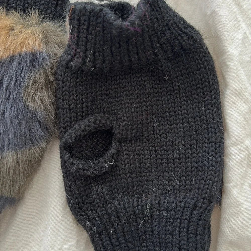 JOCELYN FAUX FUR FINGERLESS CAMOUFLAGE MITTENS